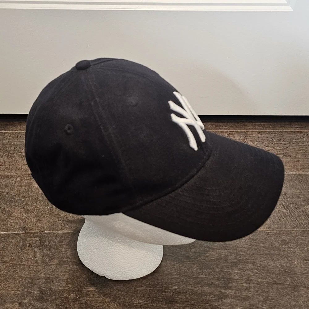 Yankees Baseball New Era MLB Navy Cap with White Embroidered Logo